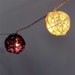   Iris Gömb alakú fonott/rattan/4m/meleg fehér + lila/20db LED-es/3xAA elemes fényfüzér, fénydekoráció