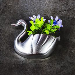   IRIS E5599 ezüst-, vagy arany színű, hattyú alakú hűtőmágnes művirággal 8x8cm