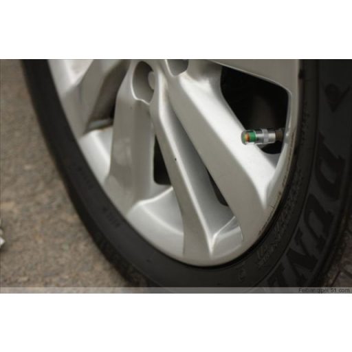 Guminyomás mérő, keréknyomás ellenőrző, guminyomás mérő szelepsapka 4 db