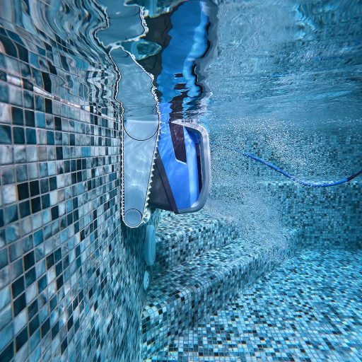 Maytronics Dolphin M550 automata vízalatti medence porszívó robot